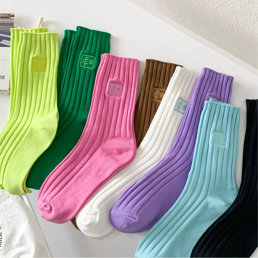 Breathable Ribbed Knit Crew Socks