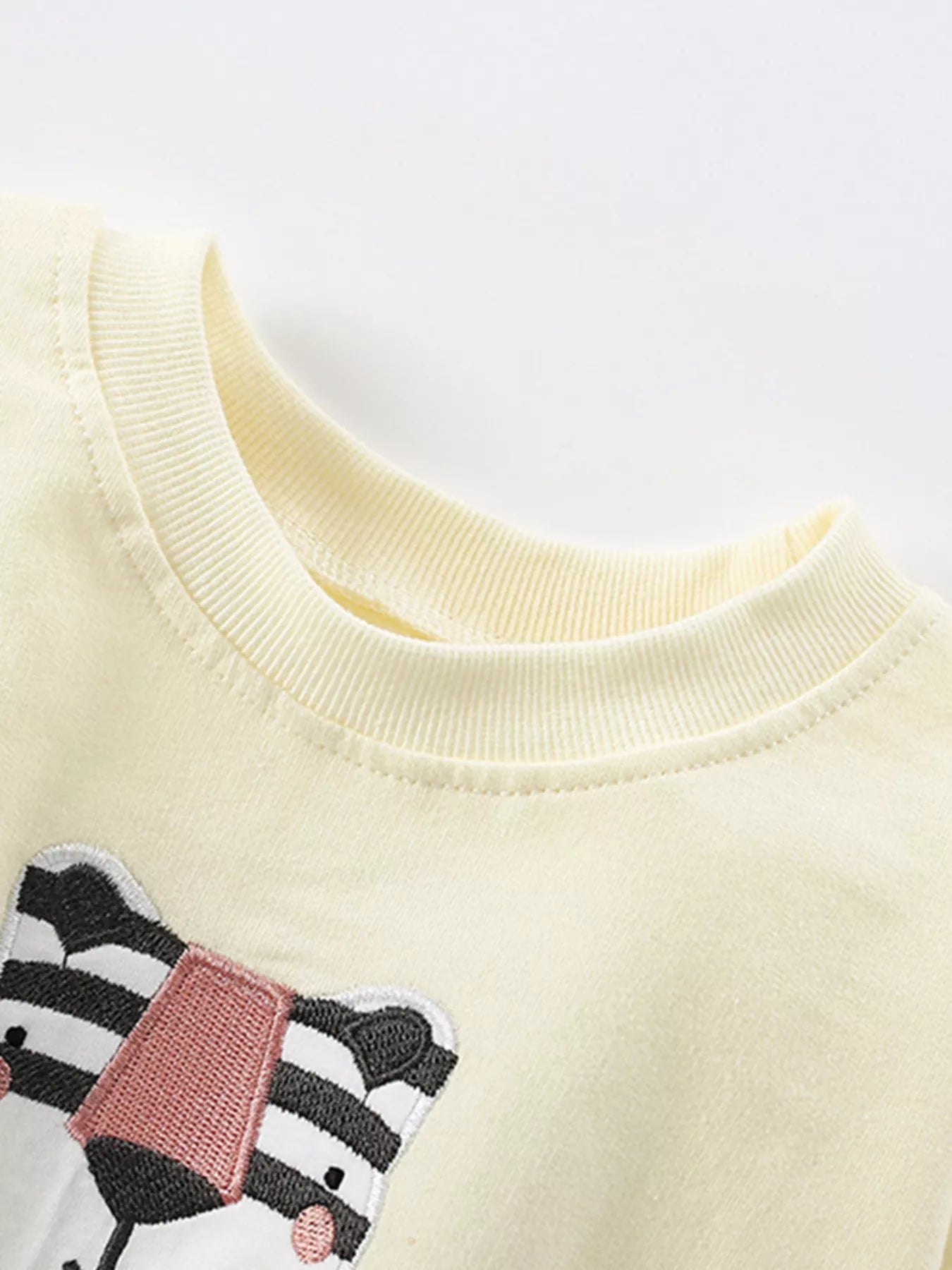 8f5ae1c165ee490fbbc27bcaa29ee92c-Max-Origin