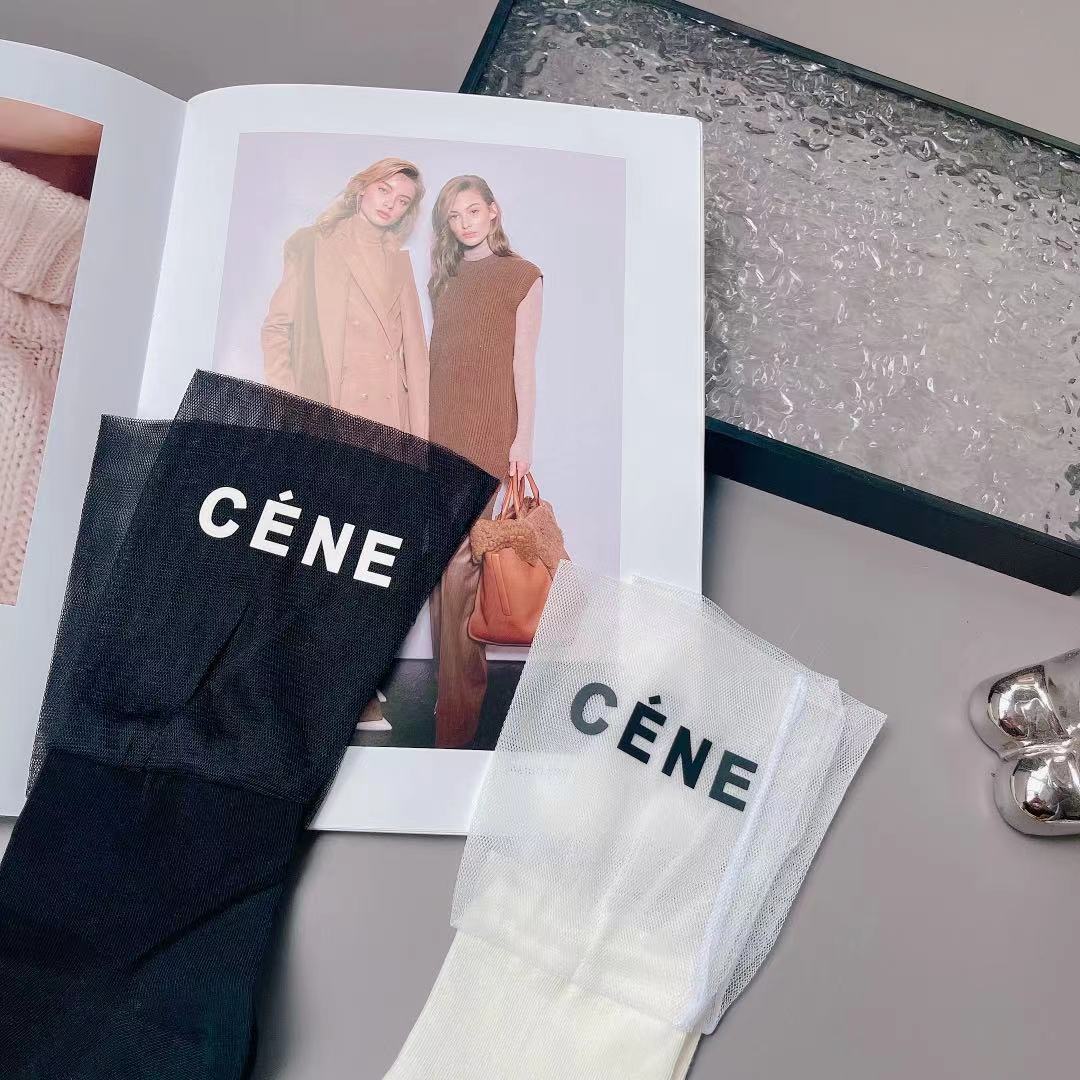 Luxury Soft Mesh Stitching Pile Socks in Black & White