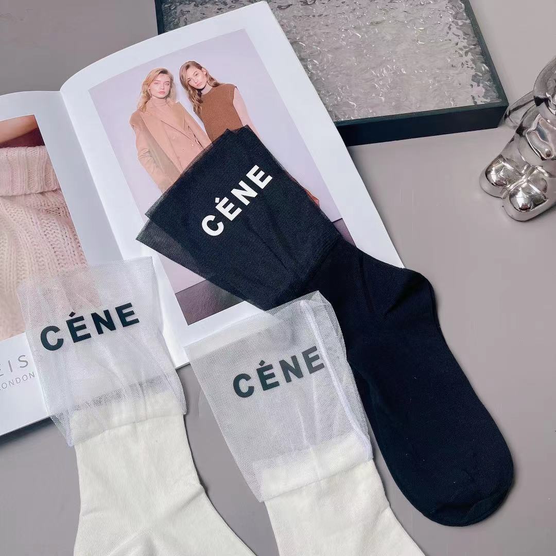 Luxury Soft Mesh Stitching Pile Socks in Black & White
